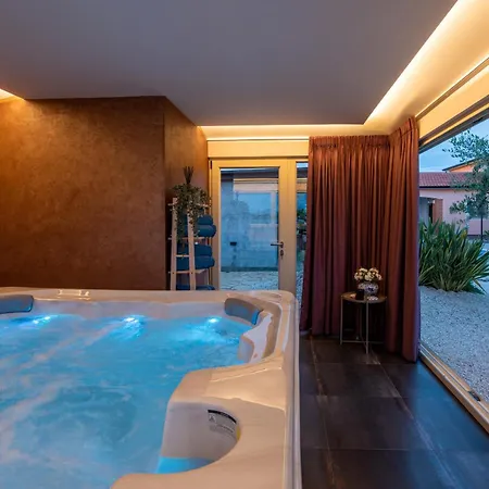 Beautiful Sveta Anna With Jacuzzi In Villa *