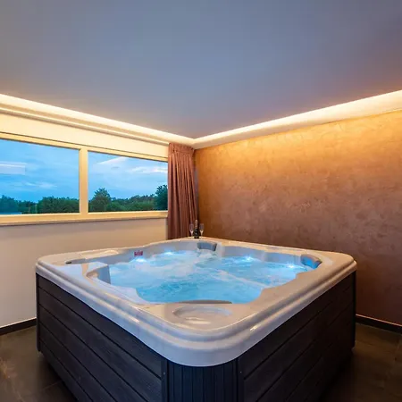 Beautiful Sveta Anna With Jacuzzi In Villa
