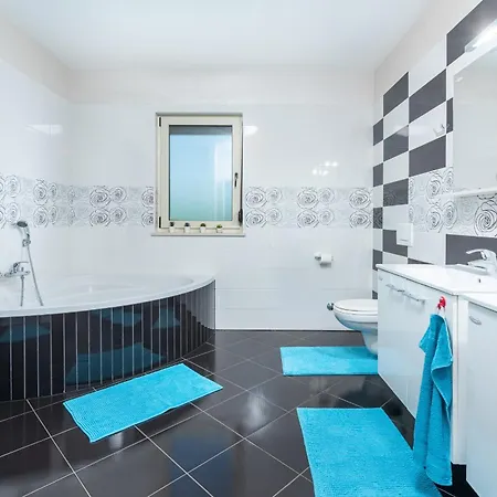 Beautiful Sveta Anna With Jacuzzi In Villa *