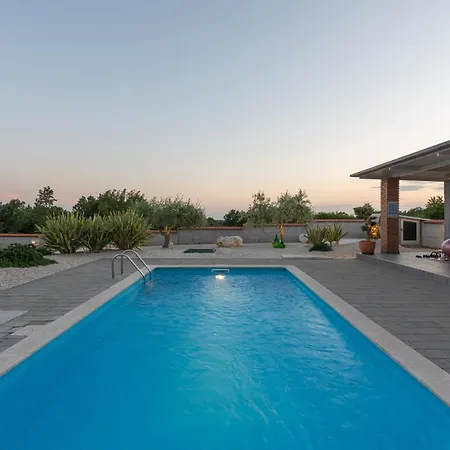 Beautiful Sveta Anna With Jacuzzi In Villa