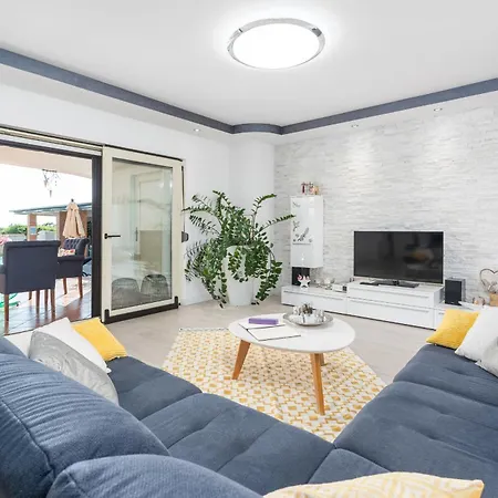 Beautiful Sveta Anna With Jacuzzi In Villa *