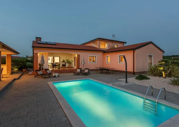 Villa Beautiful Sveta Anna With Jacuzzi In Tinjan