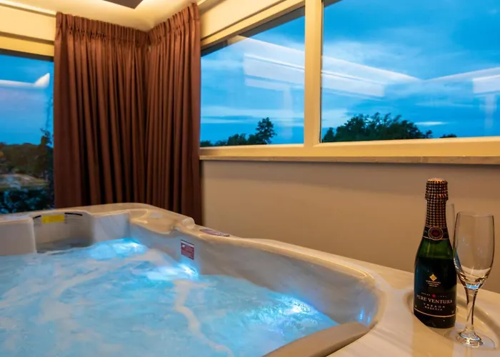 Beautiful Sveta Anna With Jacuzzi In Villa Tinjan