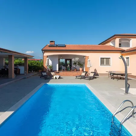 Beautiful Sveta Anna With Jacuzzi In