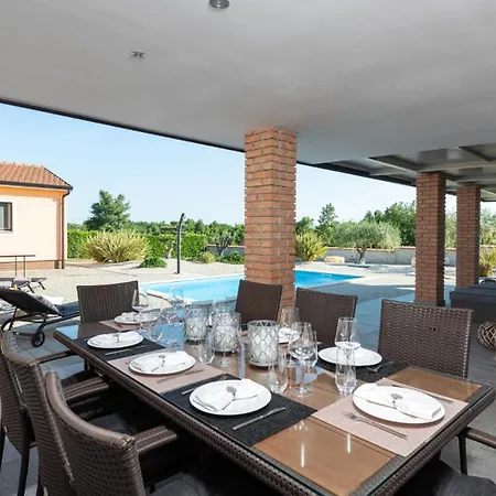 فيلة Beautiful Sveta Anna With Jacuzzi In *