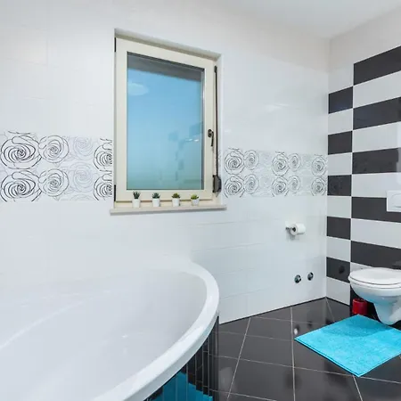 فيلة Beautiful Sveta Anna With Jacuzzi In